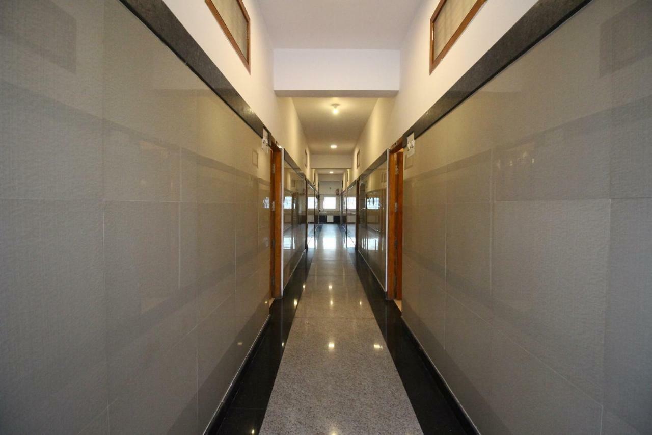 Oyo Flagship 30734 Jeevan Lodge Shimoga Dış mekan fotoğraf