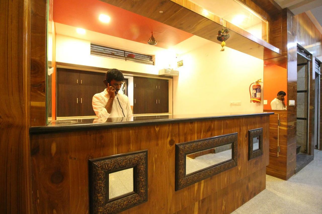 Oyo Flagship 30734 Jeevan Lodge Shimoga Dış mekan fotoğraf