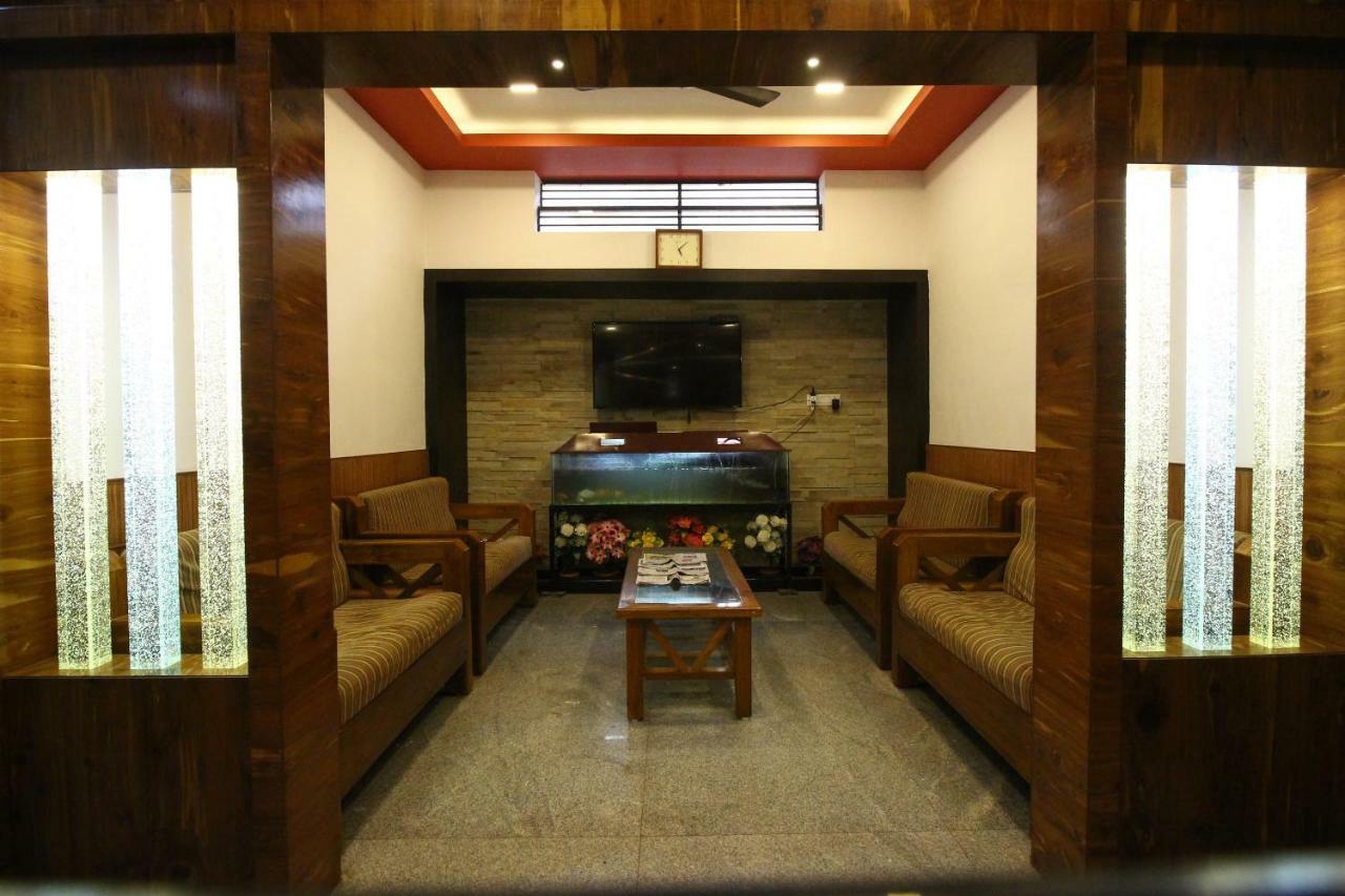 Oyo Flagship 30734 Jeevan Lodge Shimoga Dış mekan fotoğraf