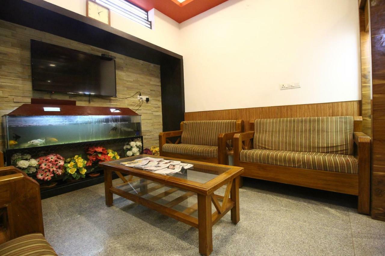 Oyo Flagship 30734 Jeevan Lodge Shimoga Dış mekan fotoğraf